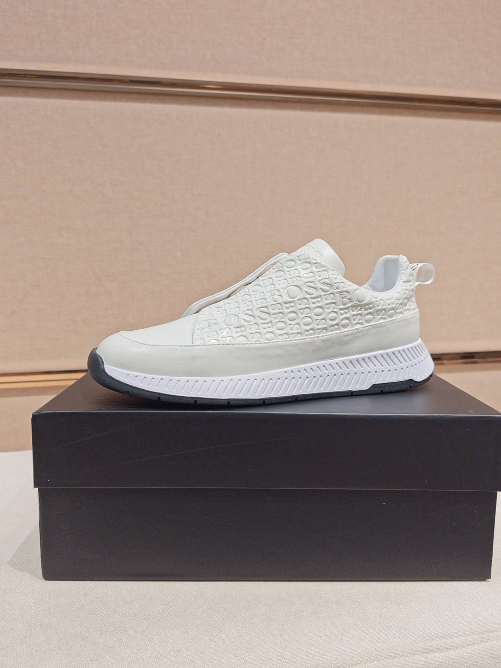 Hugo Boss Men's White Textured Low-Top Sneakers